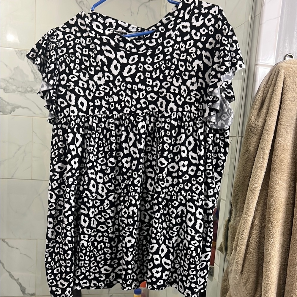 Black and White Leopard Print Women's Top